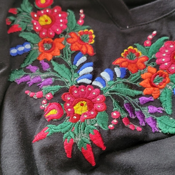 Valentine's Day embroidered T-shirt with hungarian Kaocsa Design and rhinestones - Picture 10 of 12